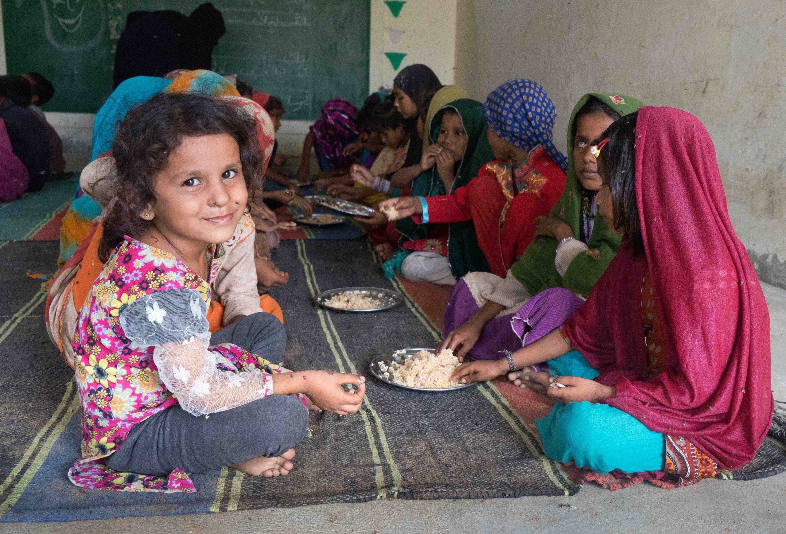 Students receiving meals at Roti Bank